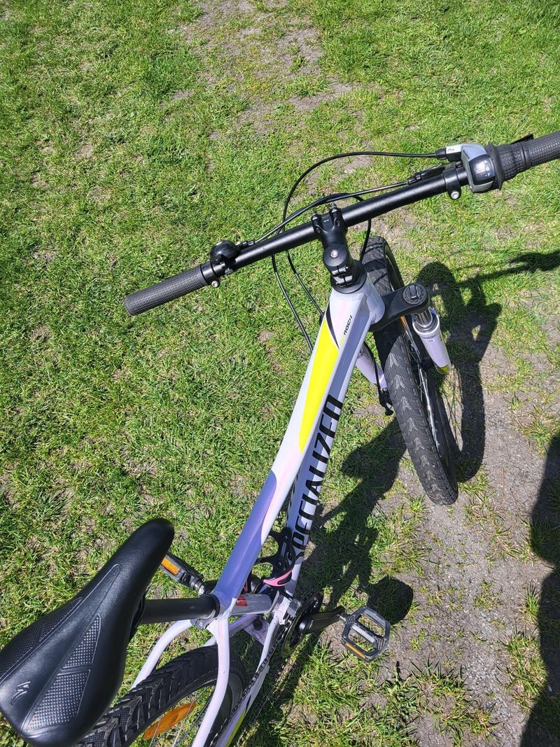 Dívčí kolo Specialized