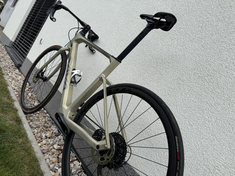 ZAREZERVOVANO Sava Grus 8.0 carbon 56cm GRX 1x11 zanovni!