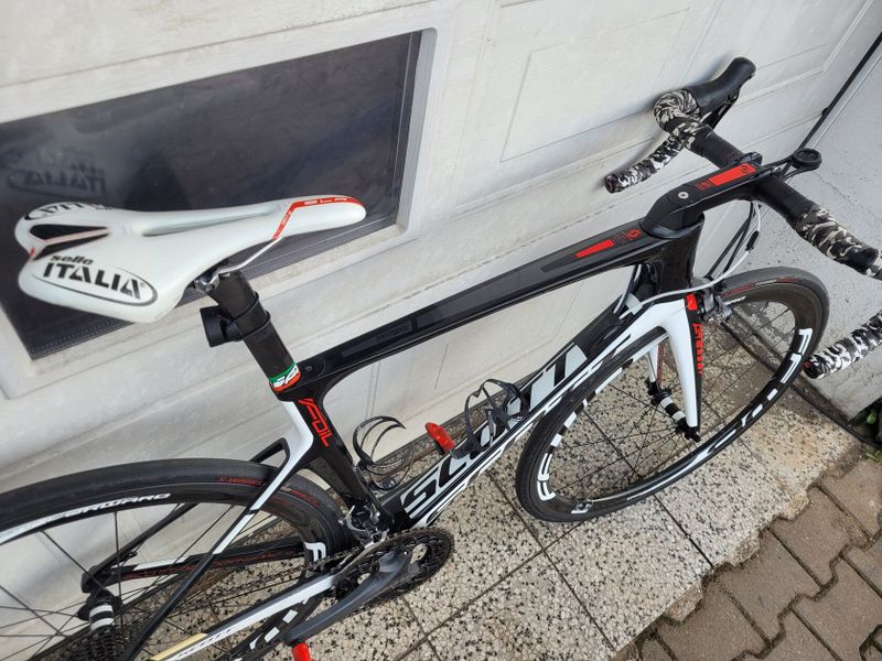 Scott foil carbon vel. M karbon kola ffwd