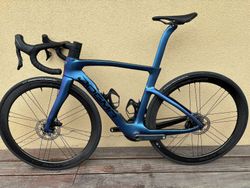 Pinarello Dogma F - 2025, Luxter blue