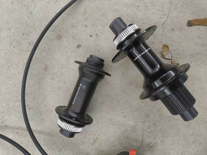 Brzdy Shimano, náboje shimano