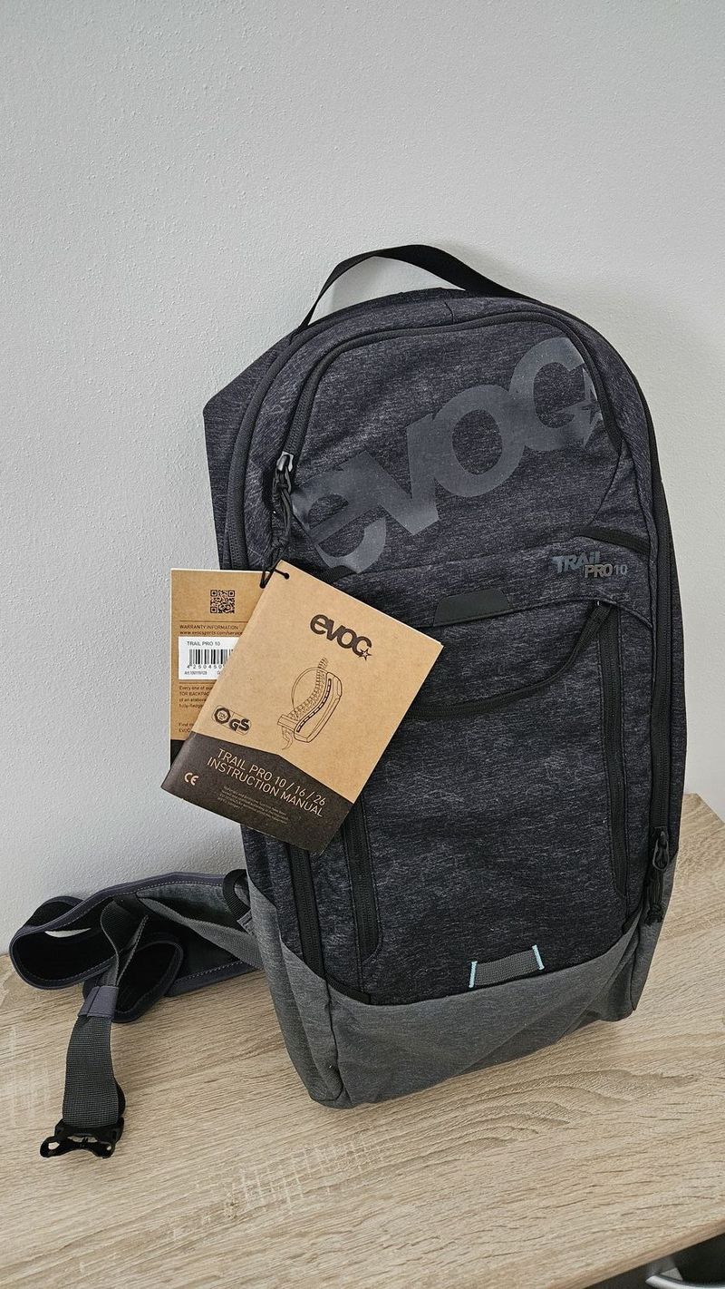 Evoc Trail Pro 10l, black/ carbon grey, vel. L/XL