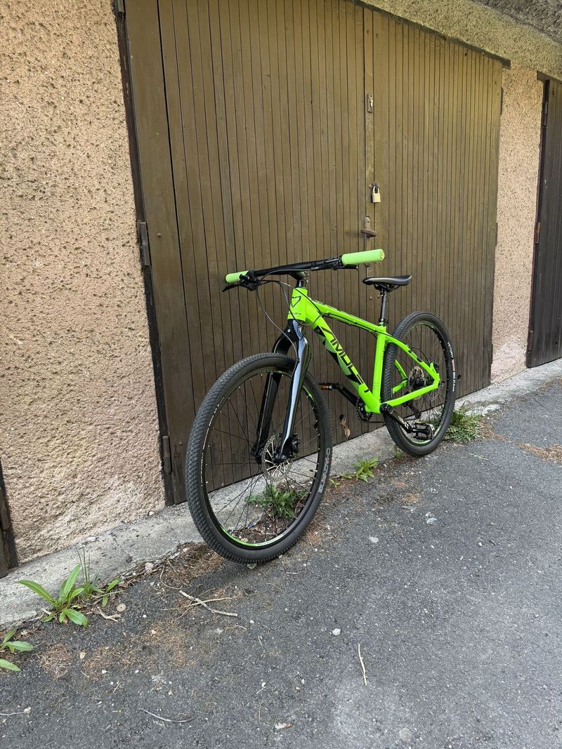 Amulet youngster 27.5 carbon,rezervace 22.4. Do 20:00