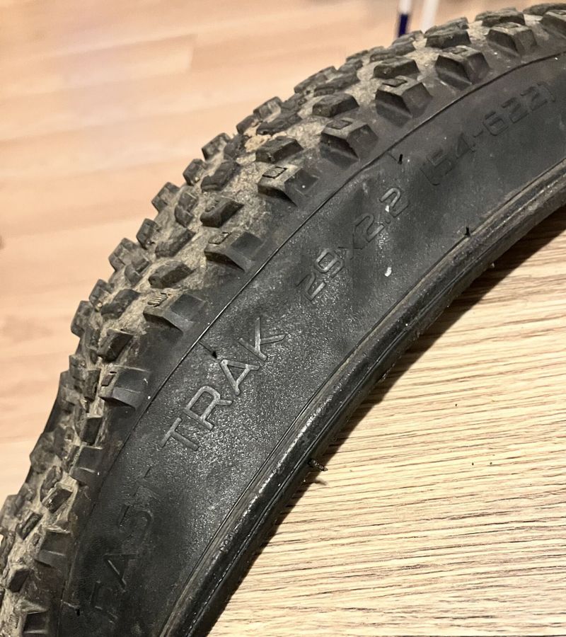Úklid - XC pláště - Fast track, Renegade, Ardent