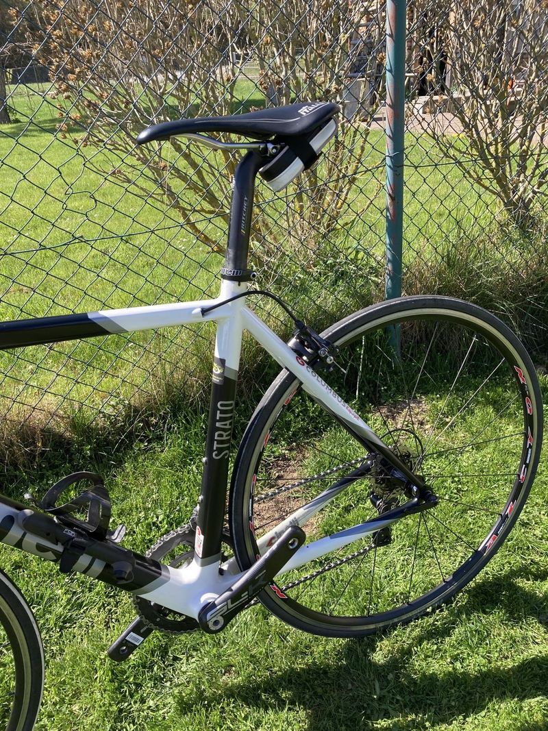 Silniční kolo Cinelli STRATO Wired 