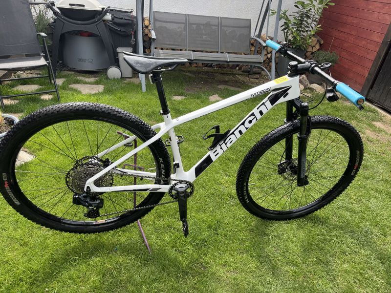 BIANCHI Nitron, velikost M / 17”
