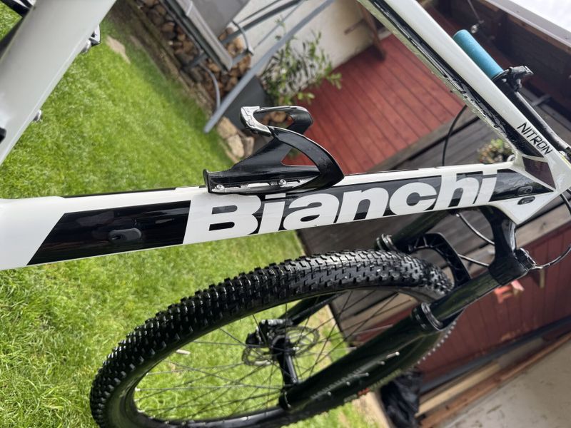 BIANCHI Nitron, velikost M / 17”