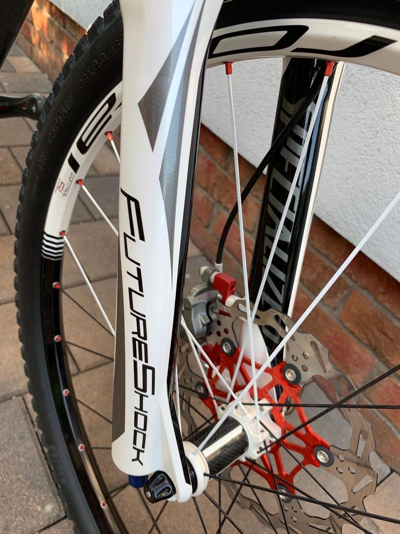 S-Works Stumpjumper Carbon HT. STAV NOVÉHO KOLA!!! DOŽIVOTNÍ ZÁRUKA NA RÁM!!!