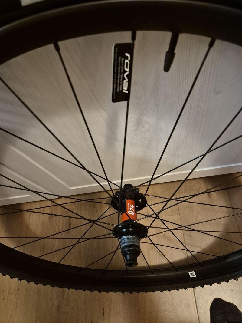 Roval Traverse HD + pláště Vittoria BARZO XC-TRAIL 29 x 2,1 vše nové.