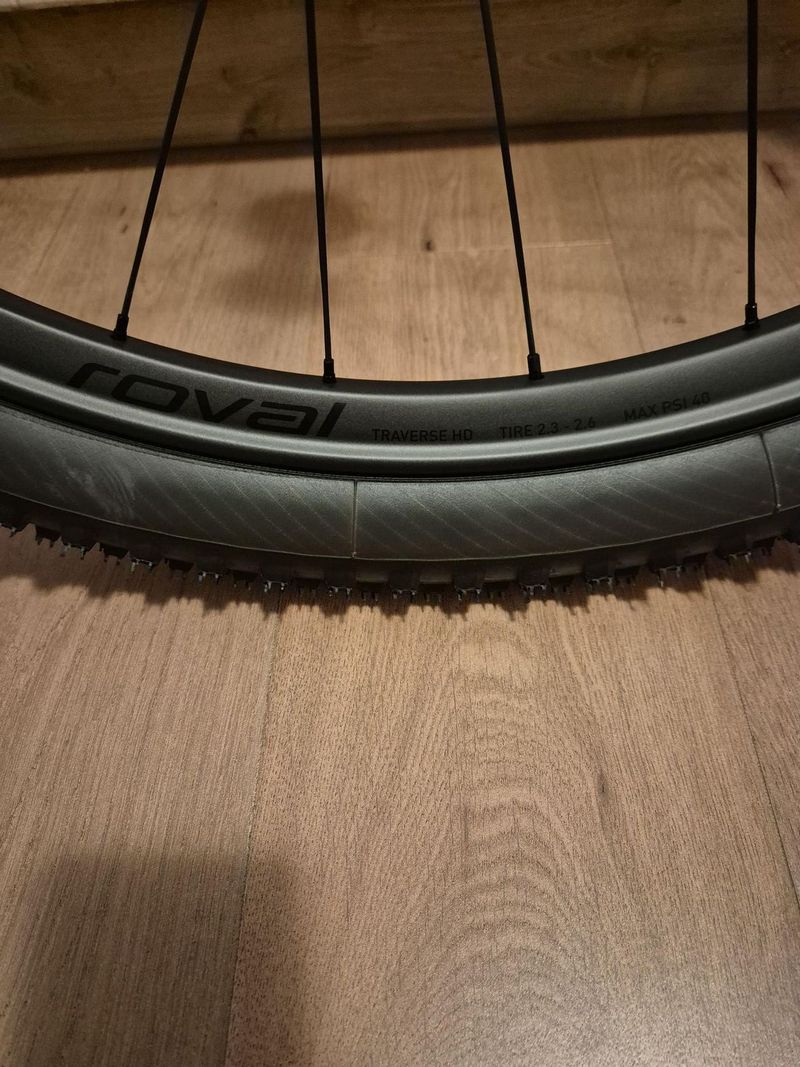 Roval Traverse HD + pláště Vittoria BARZO XC-TRAIL 29 x 2,1 vše nové.