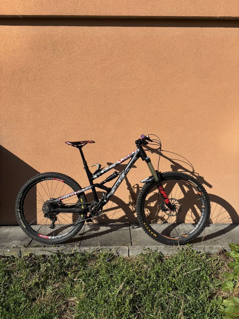 Focus Sam - DT SWISS ráfky, FOX 34 vidlice, Rockshox tlumič, SRAM GX, Shimano SLX brzdy