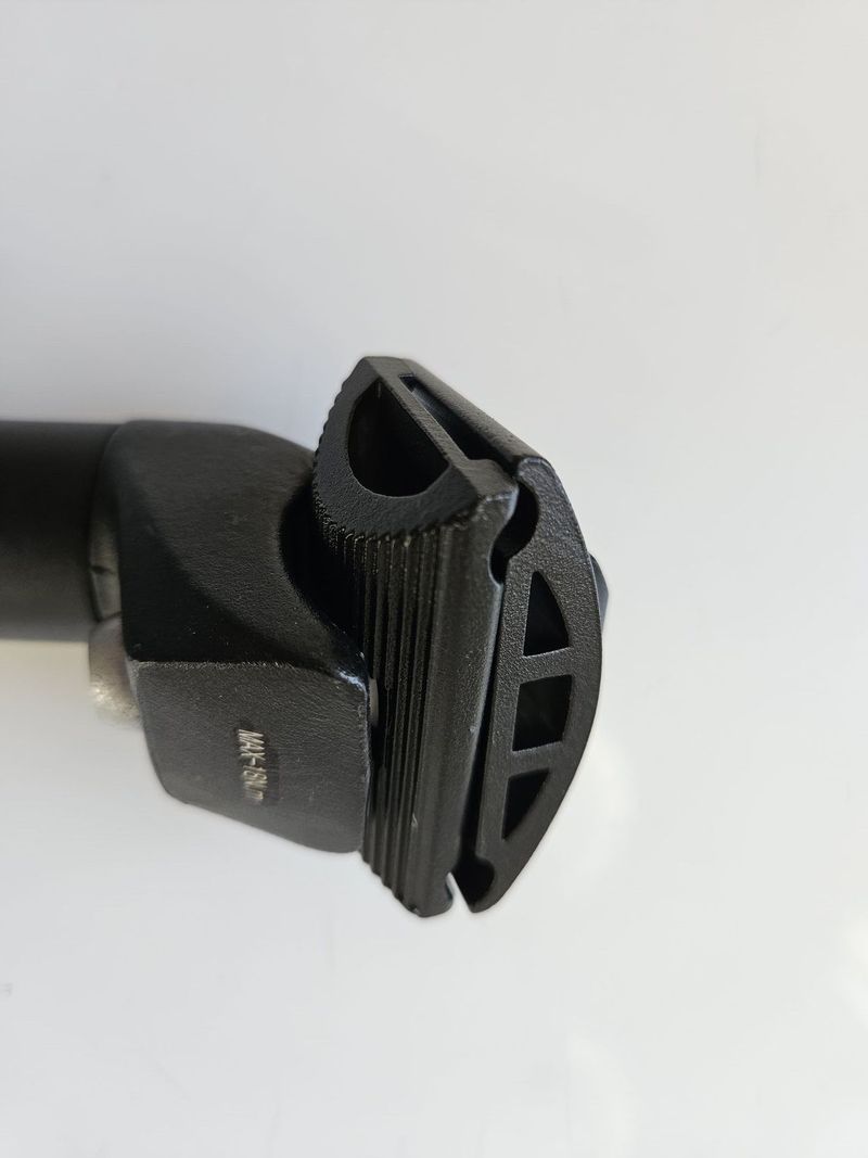 Nová sedlovka Rockrider 27,2 mm, délky 450 mm
