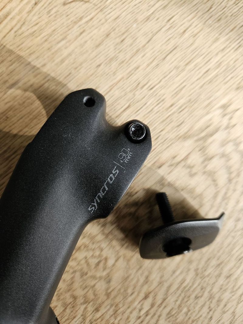 Prodám představec Syncros Stem XR 1.5 -8°, délka 90mm