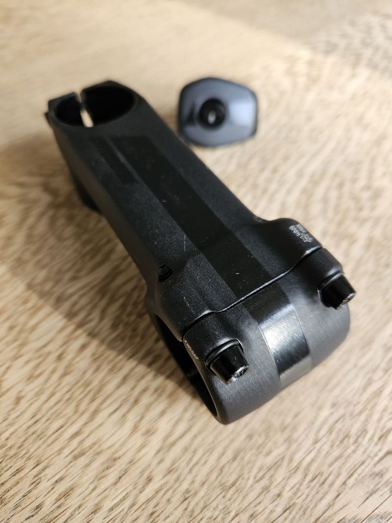 Prodám představec Syncros Stem XR 1.5 -8°, délka 90mm