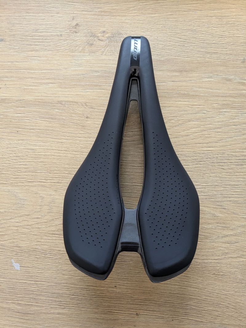 Sedlo Giant Fleet SLR 