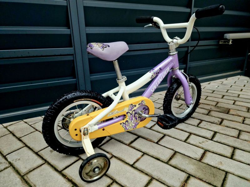 (17)Dětské hliníkové kolo Specialized 12" 