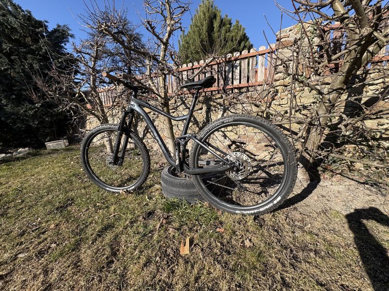 Prodám jízdní kolo Giant Stance 29 2 velikost L : 2023 - najeté km 880 km.