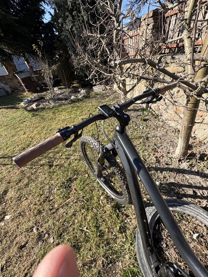 Prodám jízdní kolo Giant Stance 29 2 velikost L : 2023 - najeté km 880 km.