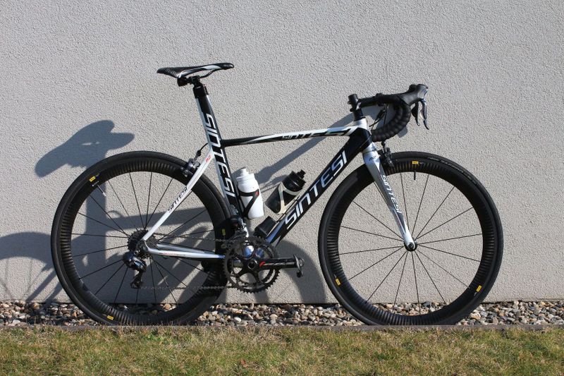 REZERVOVÁNO - Sintesi M2, elektronická sada Shimano Ultegra Di2, kola Mavic Cosmic SL