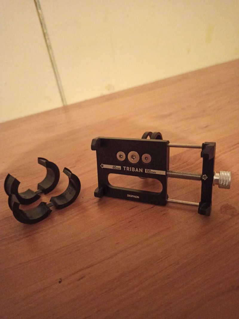 Držákna telefon, multiklíč, řetězový zámek, držák s lahví 