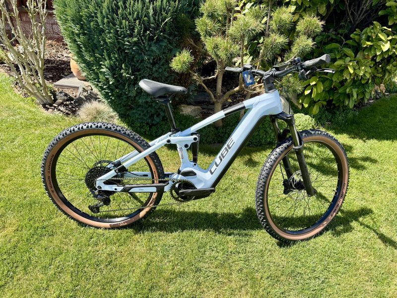 CUBE STEREO HYBRID 120 PRO 750 velikost S pouze vyzkoušeno najeto 80Km