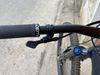Stumpjumper EVO Expert T-Type 2024, velikost S2 (S), Gloss Dark Navy/Harvest Gold.