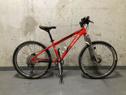 Specialized Hotrock 24”, vzduchová vidlice, hydraulické kotoučovky, pohon 1x10