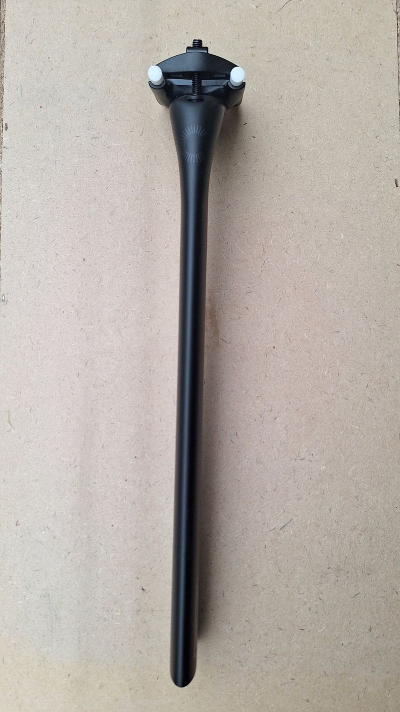 Cannondale karbonová sedlovka V4 330mm 20mm offset