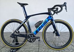 Silniční kolo Trek Madone SL 7 Gen 6 2022