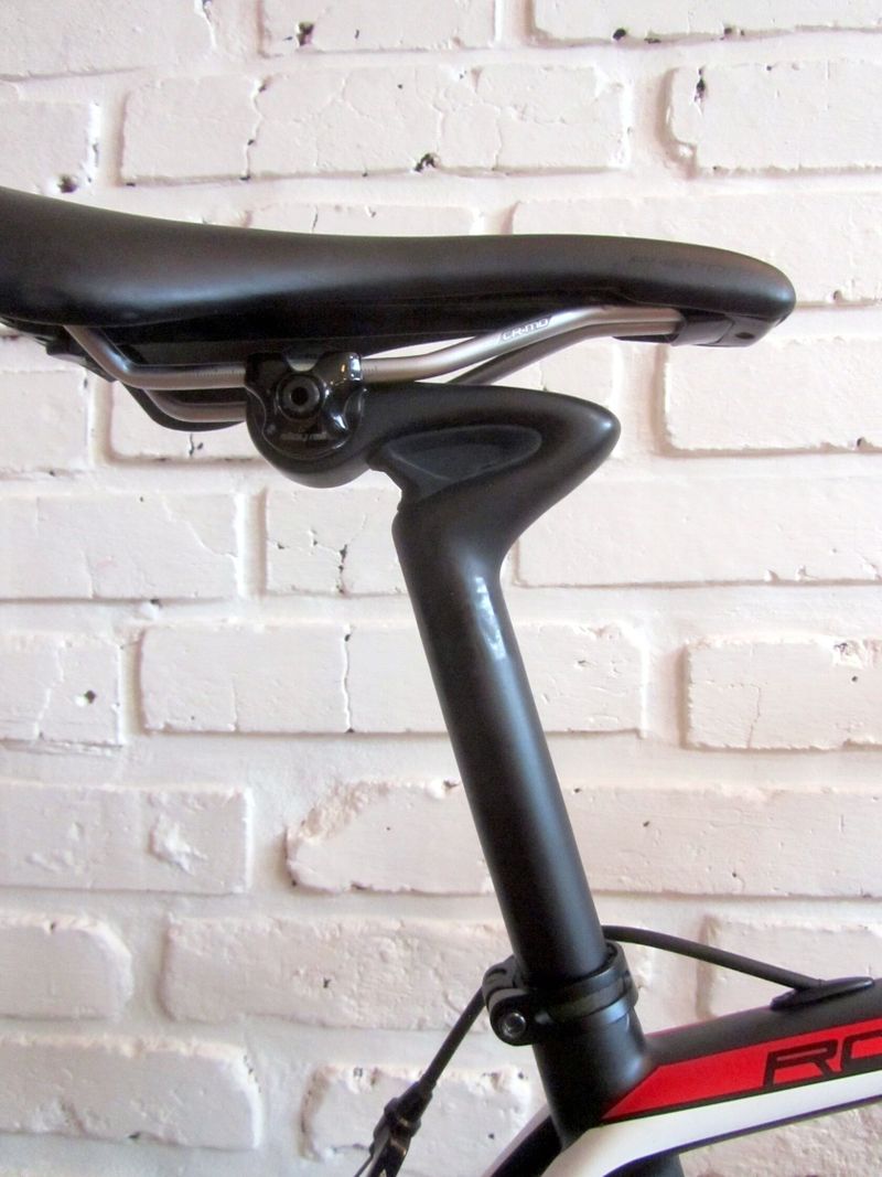 SPECIALIZED ROUBAIX na Shimano 105, 54 cm. Zánovní.