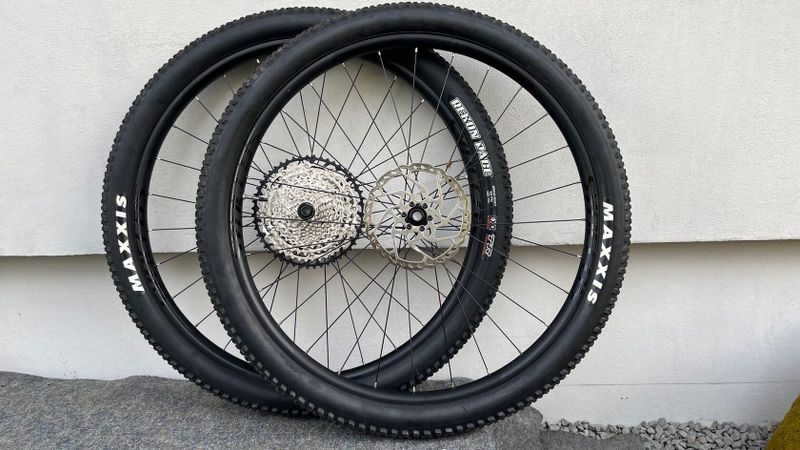 Nová kola Syncros Silverton 2.5-30, pláště, kazeta, kotouče