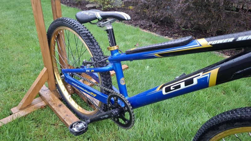 Prodám závodní bikrosové kolo GT cruiser "24" vel. M/L včetně pedálů, možná sleva.