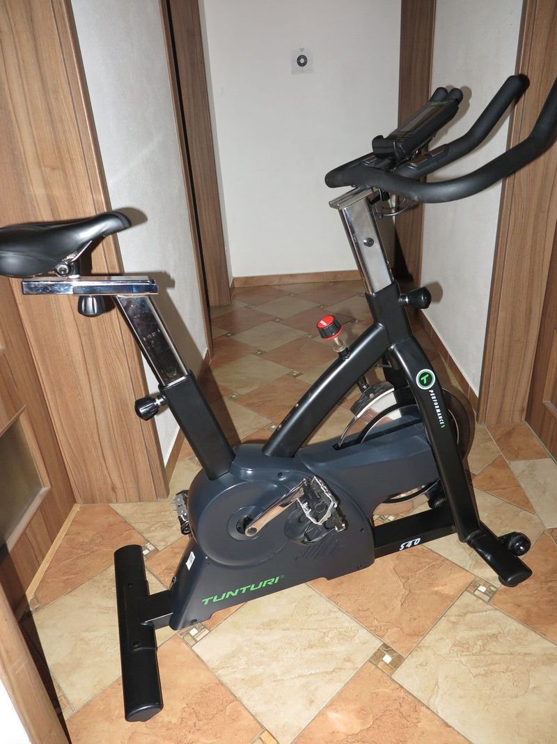 Špičkový cyklotrenažér TUNTURI S40 Perfektní stav