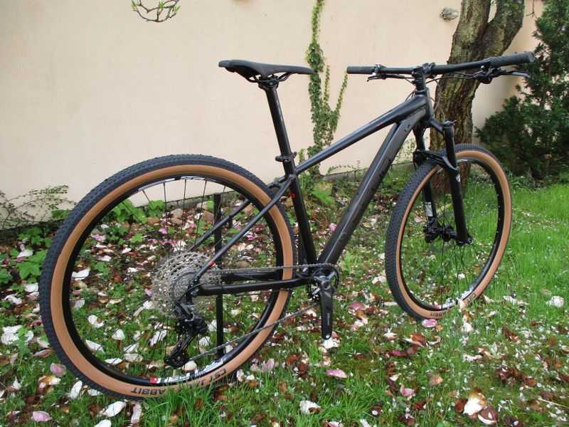 Nové 29" kolo na rámu Scud SC24 17", Deore 1x11, vzduch. vidlice Manitou Markhor, pevná osa