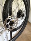Zapletená kola HUNT 650B Adventure Carbon ořech Shimano