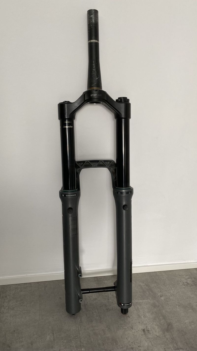 Rockshox zeb ultimate, 180mm, 27.5", charger 3