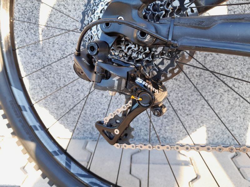 Specialized Enduro Comp 650b výborný stav