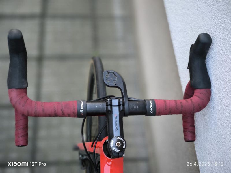 Karbonová silnička Viner Mitus Disc, komplet Sram Force, karbonová kola Vision