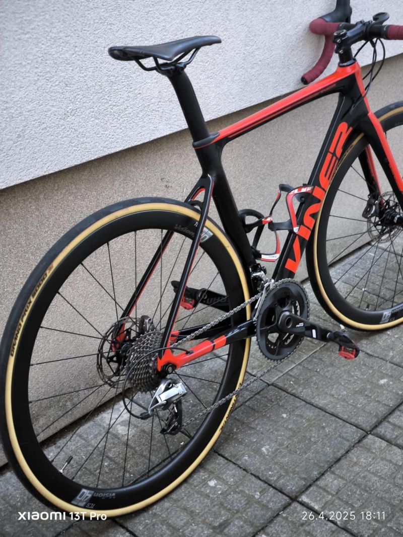 Karbonová silnička Viner Mitus Disc, komplet Sram Force, karbonová kola Vision