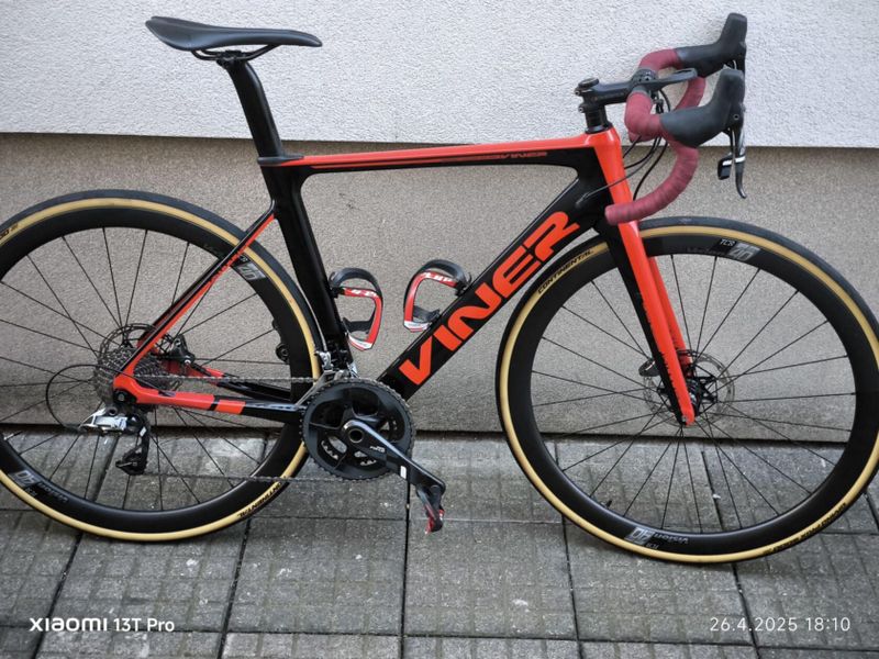 Karbonová silnička Viner Mitus Disc, komplet Sram Force, karbonová kola Vision