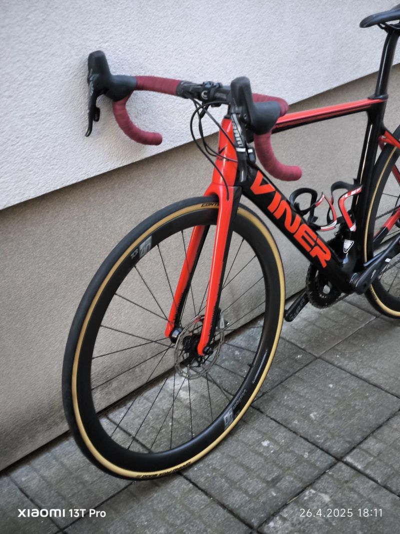 Karbonová silnička Viner Mitus Disc, komplet Sram Force, karbonová kola Vision