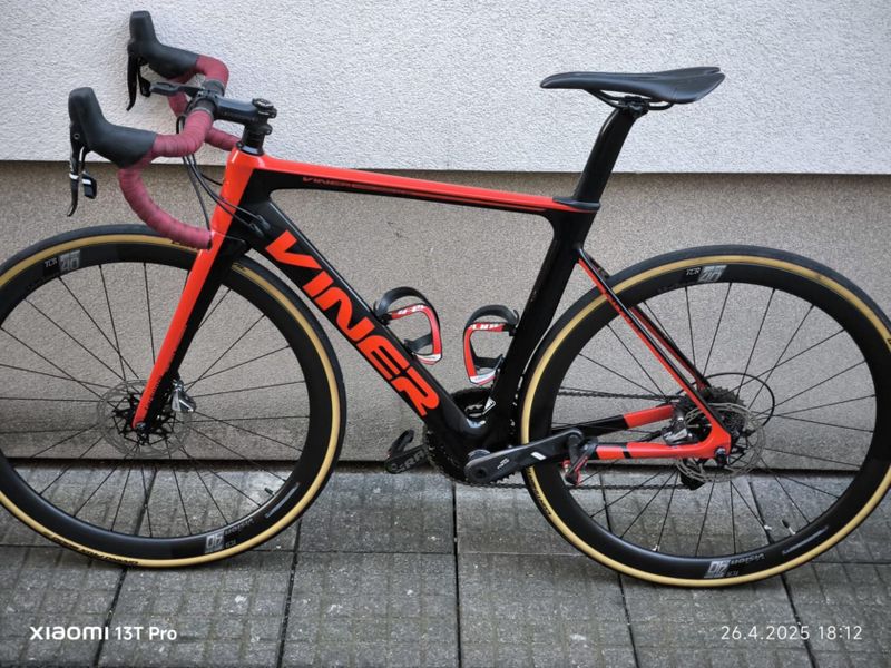 Karbonová silnička Viner Mitus Disc, komplet Sram Force, karbonová kola Vision