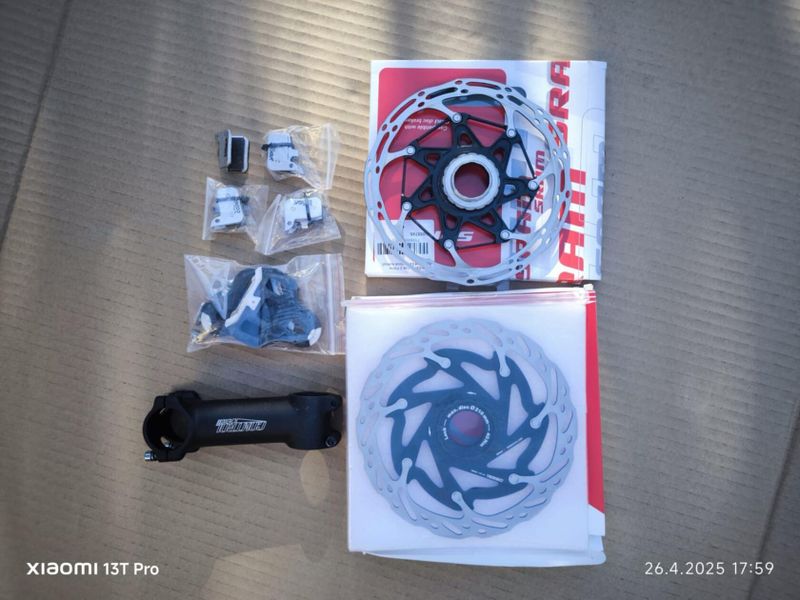 Karbonová silnička Viner Mitus Disc, komplet Sram Force, karbonová kola Vision