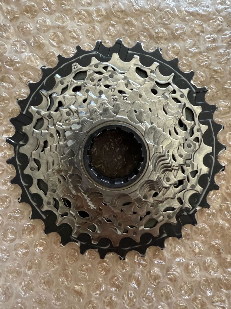 Prodám kazetu Sram Force 10-33T, 12SPD XDR, Řetěz Sram Force a kliky Sram Force 172,5mm