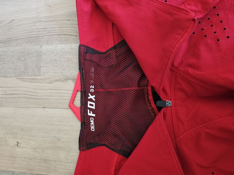 Prodej kratasů FOX Demo flexair vel. 32
