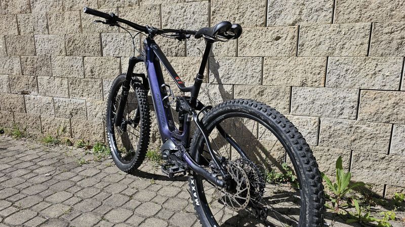 Skvělý málo používaný e-bike Merida eOne Sixty 8000 vhodný i pro náročné ježdění po horách