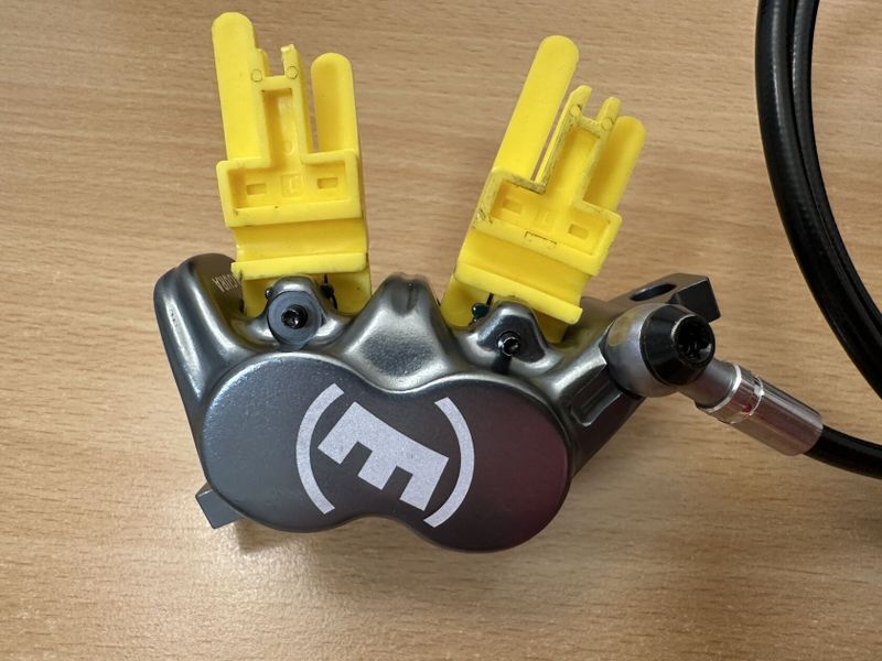 Brzdy MAGURA MT7 Pro čtyřpístkové, včetně destiček a kotoučů