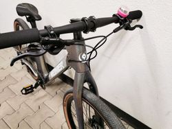 Dětské kolo 24", karbon, pouze 9 kg, krásný lak