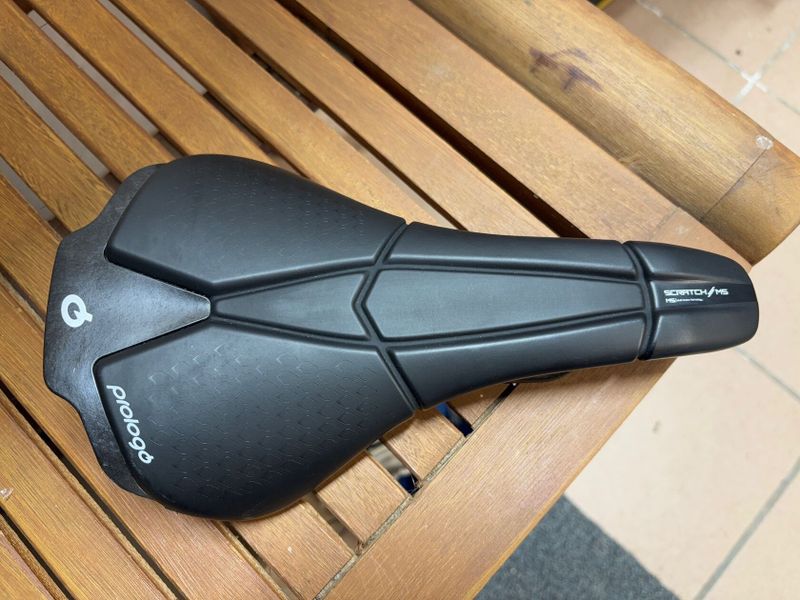 Prologo Scratch M5 NACK - karbonové sedlo