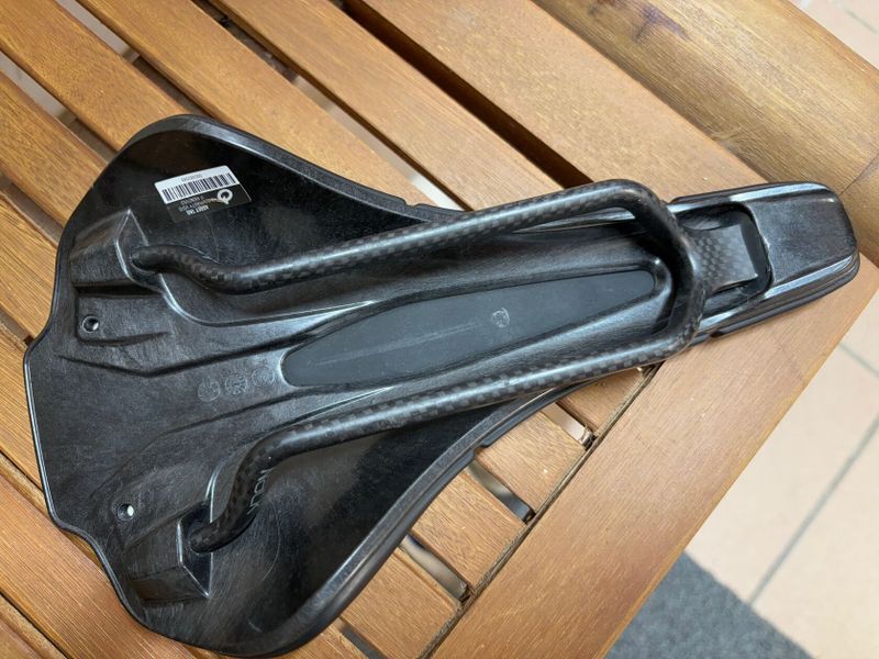 Prologo Scratch M5 NACK - karbonové sedlo